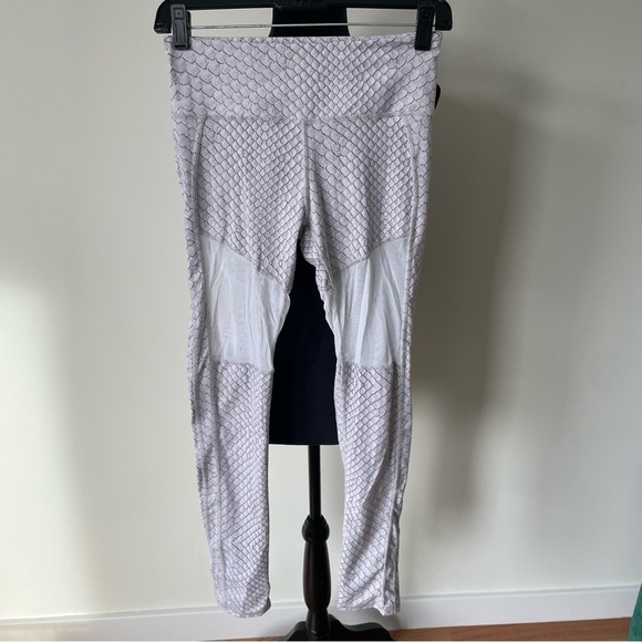 Varley Gray Hillcrest Stirrup Python Snake Print Performance Leggings EUC Size S - Picture 3 of 9
